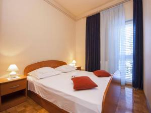 One-bedroom apartment near beach