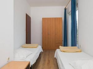 Apartment in Brodarica near Beach Gaj