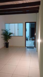 Casa com ar no quarto garagem espaço que cabe uma camionete cozinha completa