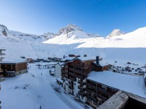 T2 confortable skis aux pieds Val Claret, 4 pers, balcon, wifi, proche commerces - FR-1-641-74