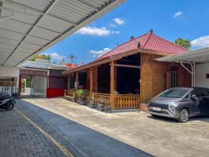 RedDoorz Plus near Alun Alun Kota Blora