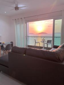 Torre Eme- stunning bay view and balcony!