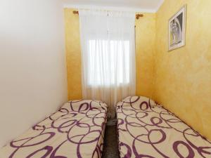 Comfortable apartment in Roses with canal view