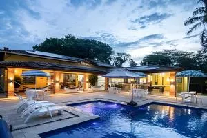 CASA na REPRESA de DELFINÓPOLIS 7 quartos sendo 6 suítes, piscina borda infinita, piscina infantil, vista para a SERRA DA CANASTRA - Cássia