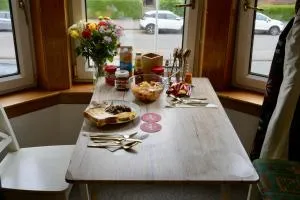 Single Room with Basic Amenities - Govan