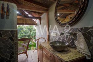 Phòng Giường Đôi Nhìn Ra Núi (Double Room with Mountain View)