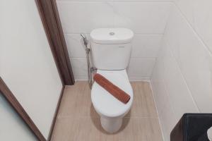 Nice and Elegant Studio Apartment at Sky House BSD By Travelio