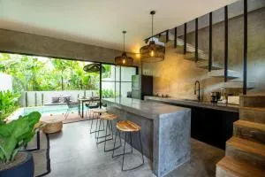 Chic industrial 2-Br townhouse with private pool - Dalung
