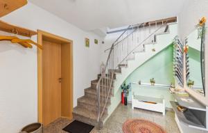 Cozy Home In Strohn With Kitchen