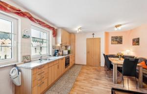 Cozy Home In Strohn With Kitchen
