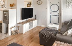 Amazing Home In Højer With Wifi