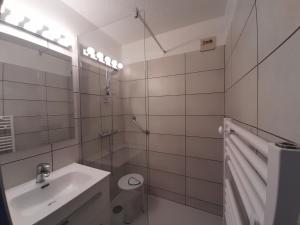 Studio Cabine Rénové 4 Pers avec Terrasse et Vue à Aussois - FR-1-508B-29