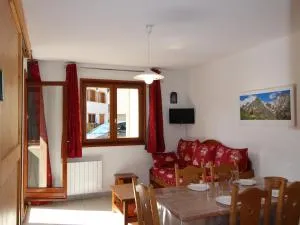 Appartement cosy avec terrasse et parking sous-terrain à Aussois - FR-1-508B-27 - Modane