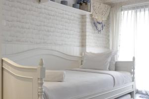 Elegant & Stylish Studio at Gateway Pasteur Apartment By Travelio