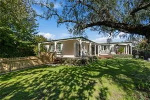 Greytown Park Villa - Wairarapa Holiday Home - 马斯特顿