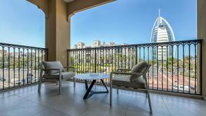 Spacious 3BR in Lamtara, Burj View
