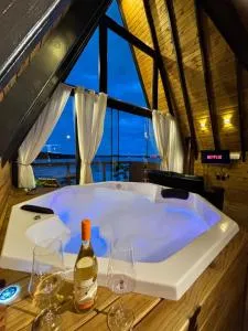 Chalé Beira da Lagoa Jacuzzi, Lareira e Piscina - Imaruí