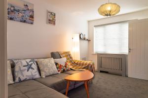 2BDR House By Amara Apartments Short Lets & Serviced Accommodation Coventry Ideal For Families