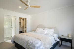 The Coastal Nest - Waitarere Beach Holiday Home