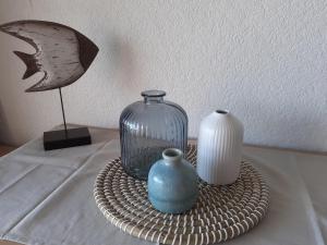 STUDIO OU T2, rénovés, tous climatisés, vue panoramique, parking, piscine