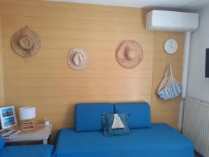 STUDIO OU T2, rénovés, tous climatisés, vue panoramique, parking, piscine