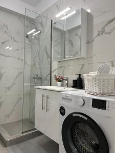 Blue Breeze Apart-Danai B