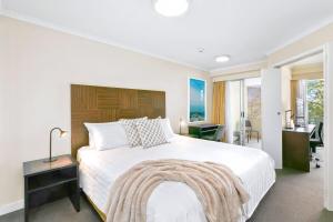 MAN54 -Manly Magic Waterfront Retreat with Gym & Sauna