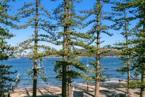 MAN54 -Manly Magic Waterfront Retreat with Gym & Sauna