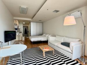 Gangnam Highrise Apartment 3 min to Gangnam Station