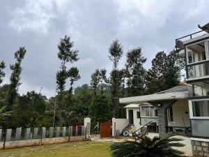 Luxury Glasshouse Villa In Yercaud