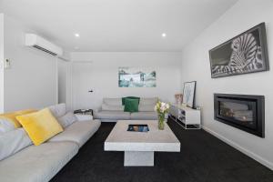 Homestead Retreat - 2 Bedroom - Lake View