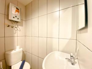 Best Modern Studio at Grand Kamala Lagoon Apartment By Travelio