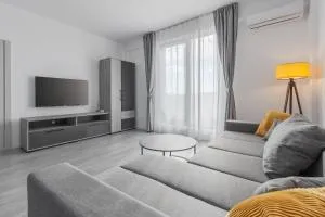 Silver Moon - Pietroasa