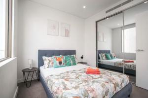 205 Waterloo Mall Park Parking Train STA 2BR