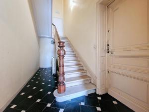 Studio moderne et lumineux proche de la gare et Charleroi airport