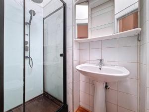 Studio moderne et lumineux proche de la gare et Charleroi airport