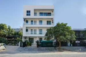 Aamantran Residency Hotel, Sohna Road, Sector 49, Gurugram - Khāndsa