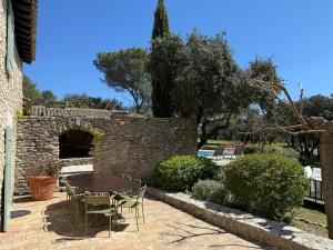 Maisons de vacances Mas traditionnel a Gordes en pleine nature : photos des chambres