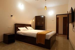 Akkalkot-Pearl Lodge & Hotel