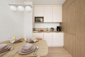 Sun & Beach Apartments Bel Mare with Parking by Noclegi Renters