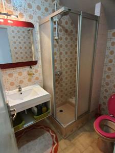 Maisons de vacances COSY BIG HOUSE near Paris, Roissy, big parking : photos des chambres