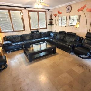 COSY BIG HOUSE near Paris, Roissy, big parking