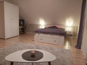 Ferienhaus mit Schwimmteich in idyllischer Lage