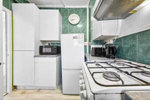 2 Bed Apartment Sleeps 7 Comfort Style Combined