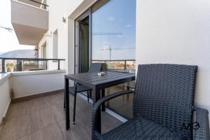 MoHost Green - Serene Mountain Hideaway