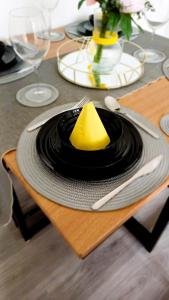 Spacious 4 Bedroom House-2 bathrooms-Contractor-Family-Relocation-Professionals-Parking-Close-to-All-Amenities