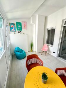 Flamingo Top Center Apartment