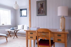 Lovely, bright apartment overlooking nature