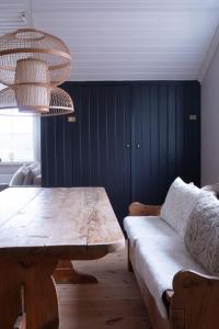 Lovely, bright apartment overlooking nature