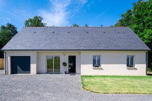 Maisons de vacances Gite la Seigneurie -Piscine & SPA : Maison 4 Chambres